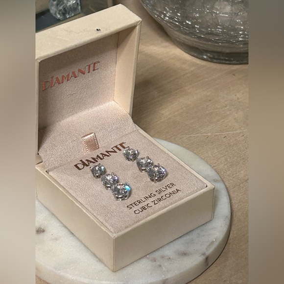 3 pair cubic zirconia in sterling silver titrating sizes of earring studs NWT - Picture 3 of 4